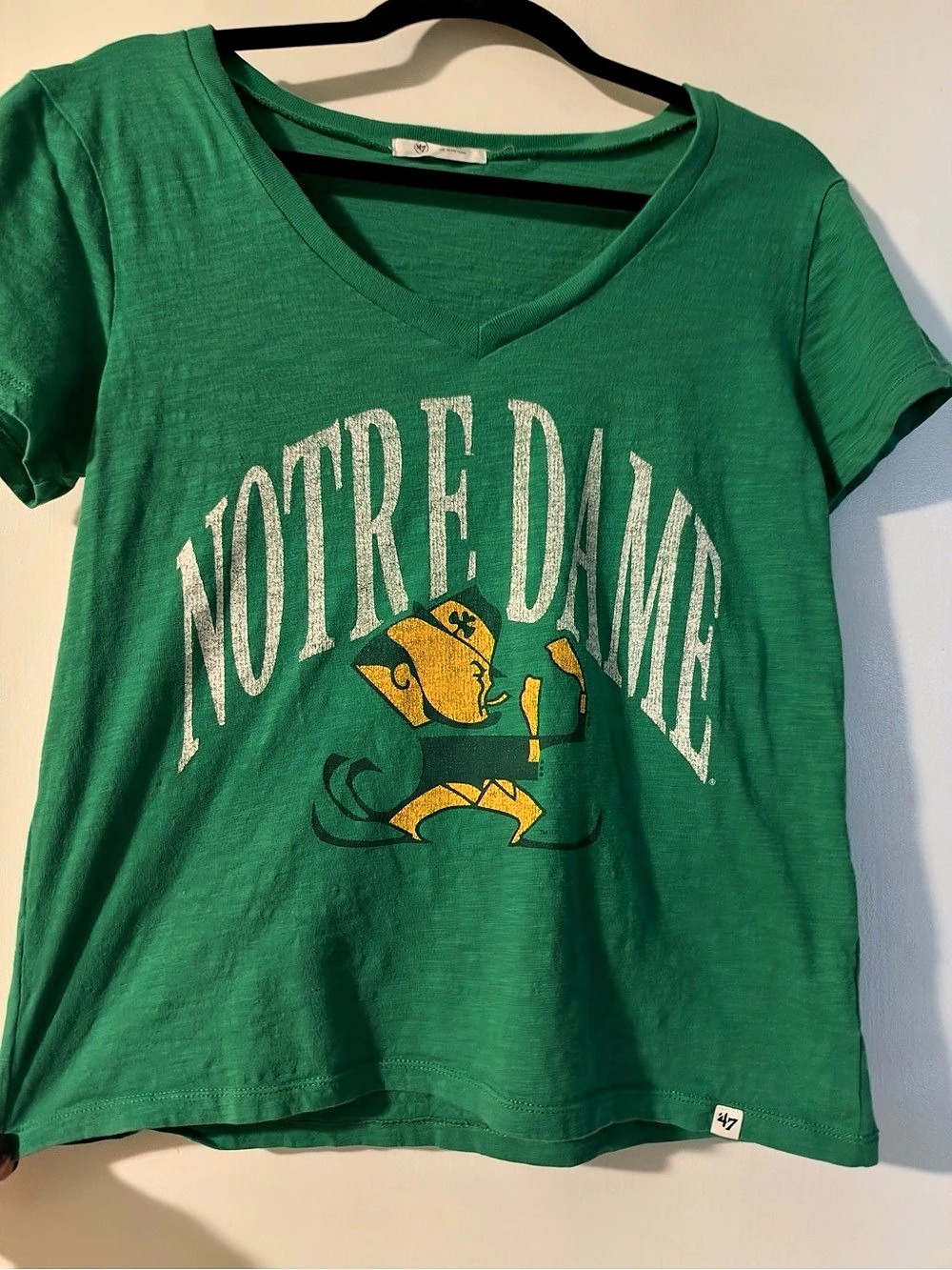 Notre Dame Spiritual Gangster Graphic V-Neck Tee Size Small